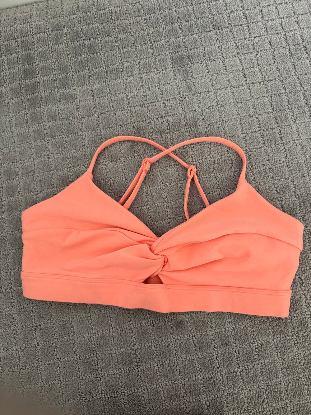 NWOT Beyond Yoga Twist Front Strappy Sports Bra in Dreamsicle Heather SZ M